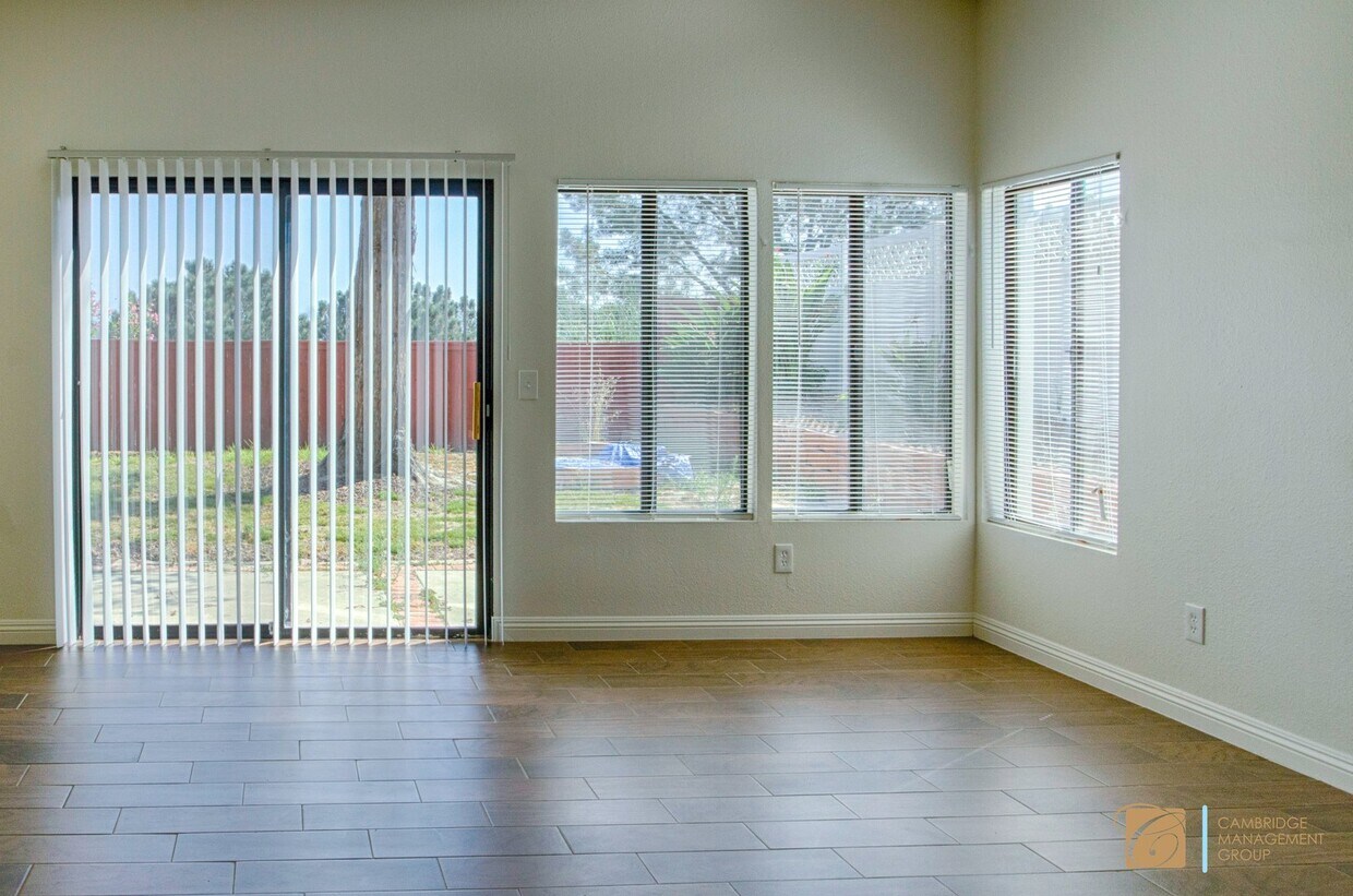 Foto principal - Enjoy Carlsbad living in this beautifully ...