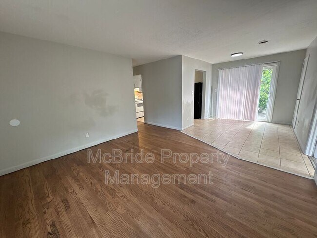 Foto del edificio - 1437 Ridgewood Dr
