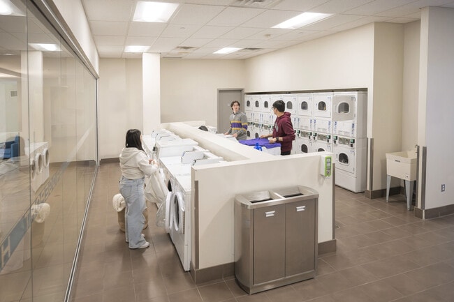 Laundry Room - Bridgeport House - Student Living