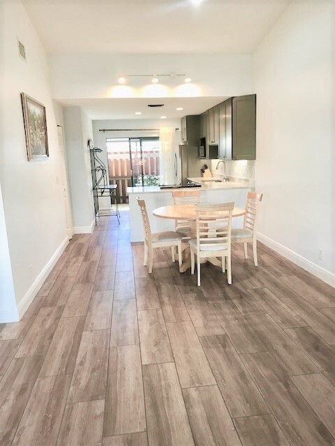 Foto principal - 8073 SE Villa Cir