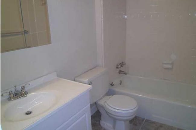 Building Photo - 402 Marshall Ct