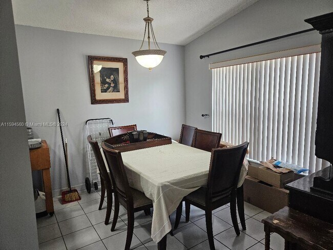 Foto del edificio - 6602 SW 152nd Pl