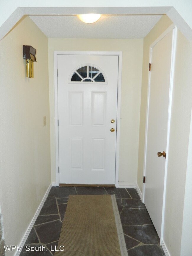 Foto del edificio - 3 br, 1 bath House - 16655 35th Ave S