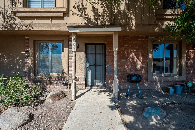 Foto del edificio - 5871 N 59th Dr