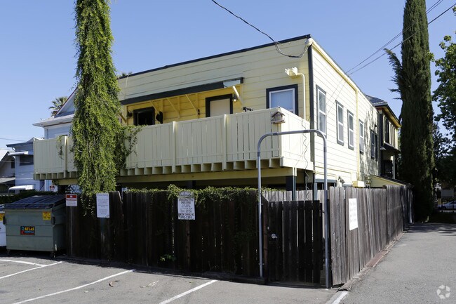 Building Photo - 3016-3018 I St