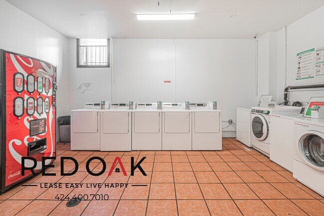 Foto del edificio - 744 Beacon Ave