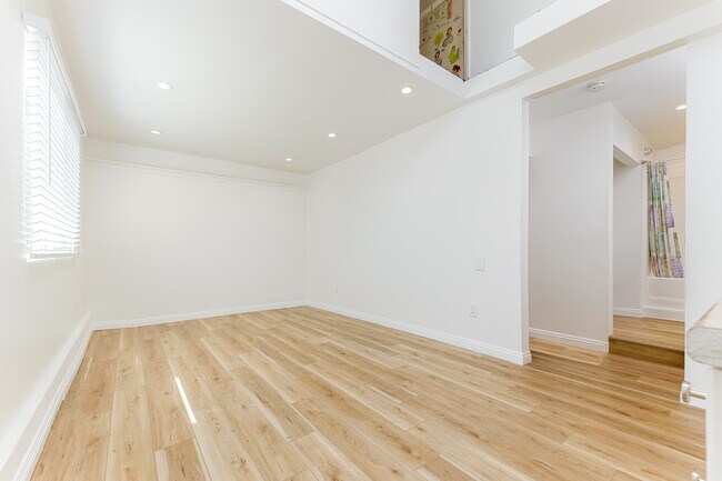 Foto del edificio - 7103 Flight Ave