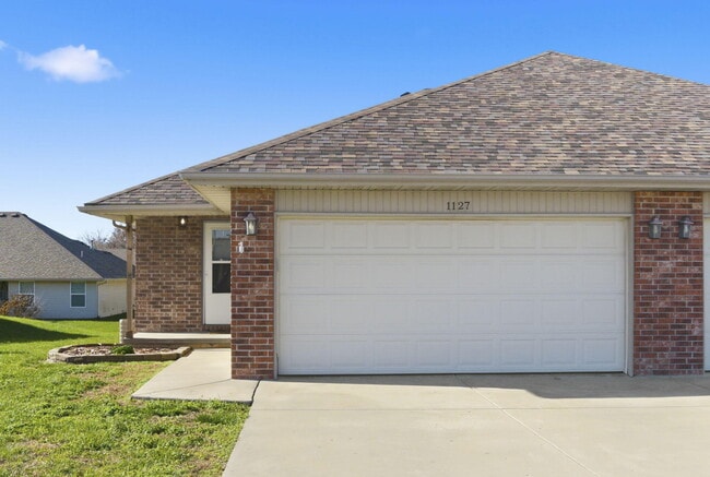 Foto del edificio - 1127 N Northwood Ave