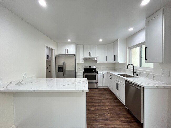 Foto del edificio - 5749 E Creekside Ave