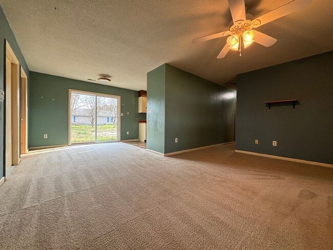 Building Photo - Charming on Blue Creek