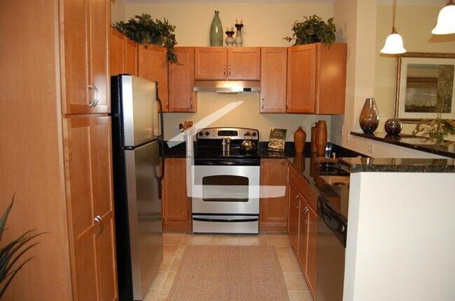 Foto del edificio - Prime location! All the light!