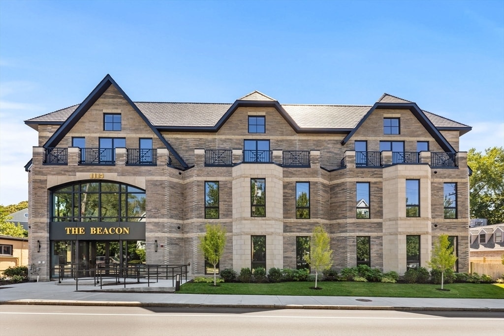 Primary Photo - 1114 Beacon St