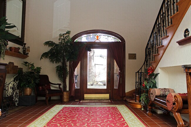 Building Photo - KERNS: Exquisite 2 Bed Condo w/Nice Update...