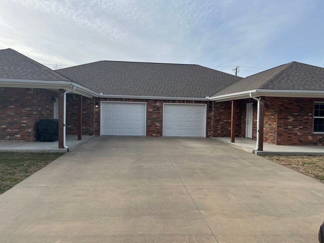 Building Photo - 1614 College Street