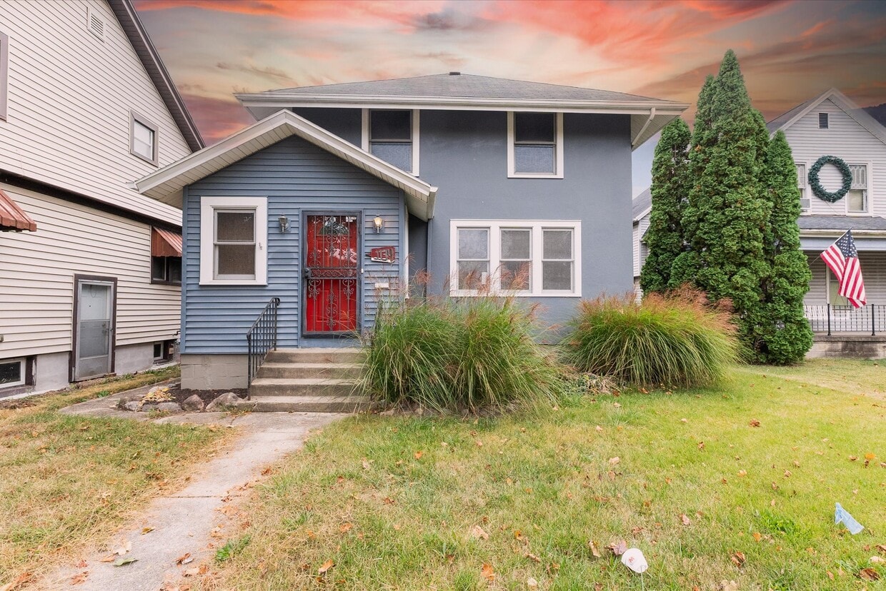 Primary Photo - 1134 Saint Joseph Blvd