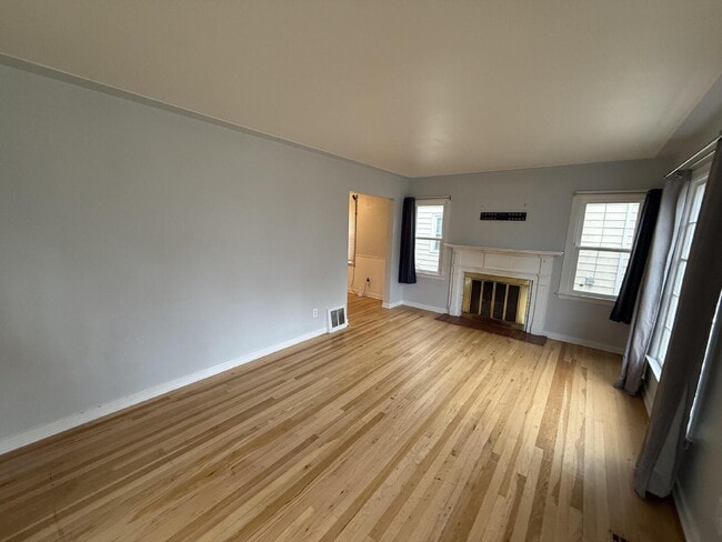 Foto del edificio - Alger Heights Charmer