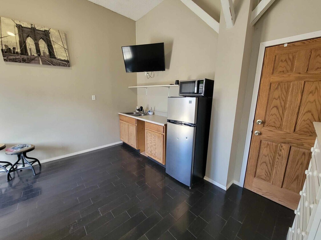 212 Morton Ave, Moundsville, WV 26041 Apartments in Moundsville, WV