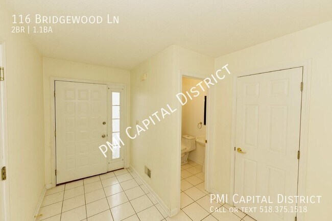 Building Photo - Spacious Townhome in North Colonie Schools...