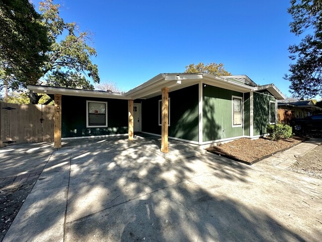 Photo - 2507 Blyth Dr House