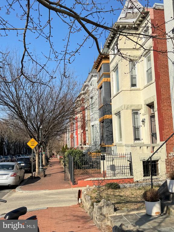 Foto del edificio - 15 Seaton Pl NW