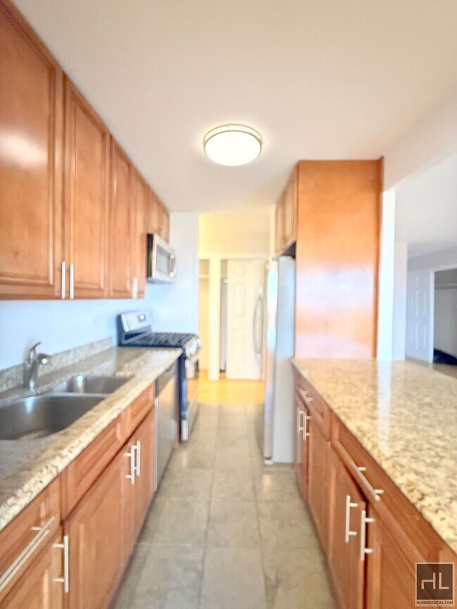 Foto del edificio - 1 bed 1 bath with dinning area , Washer and dryer - WEST 93 STREET