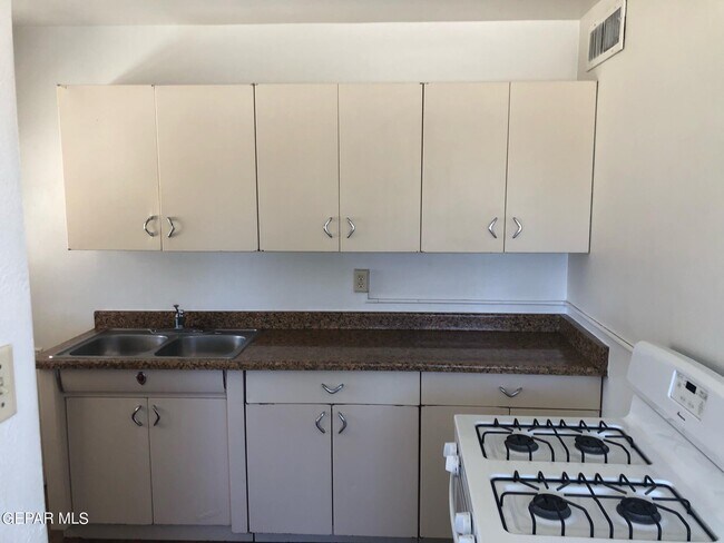 Foto del edificio - 8613 Mt Shasta Dr