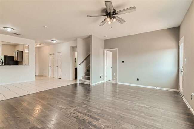 Foto del edificio - HUGE 5 BEDROOM HOME FOR RENT IN LUCKEY RAN...