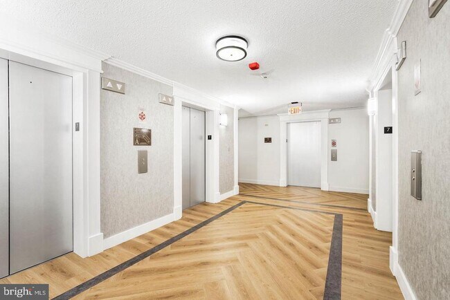 Foto del edificio - 10101 Grosvenor Pl