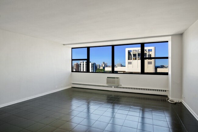 Foto del edificio - 1445 N State Pkwy