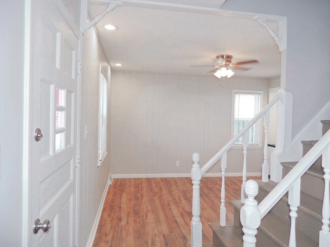 Building Photo - Dreamy 3 Bed - 2 Bath Cape Cod for Rent in...