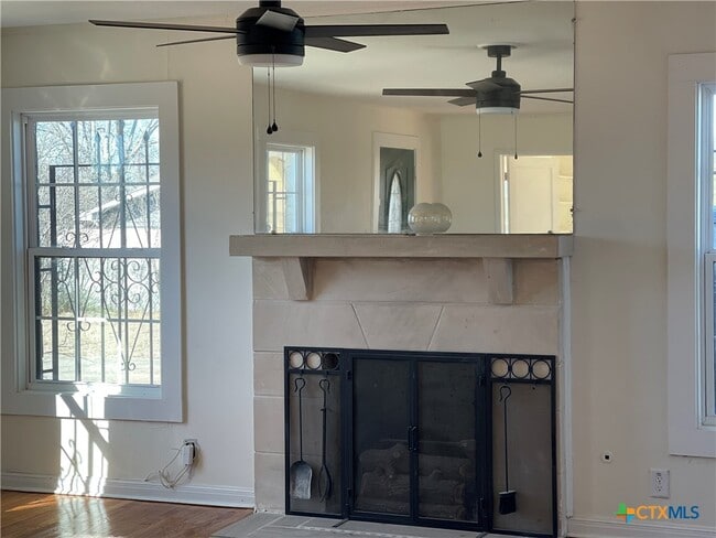 Foto del edificio - 111 W Fowler Ave