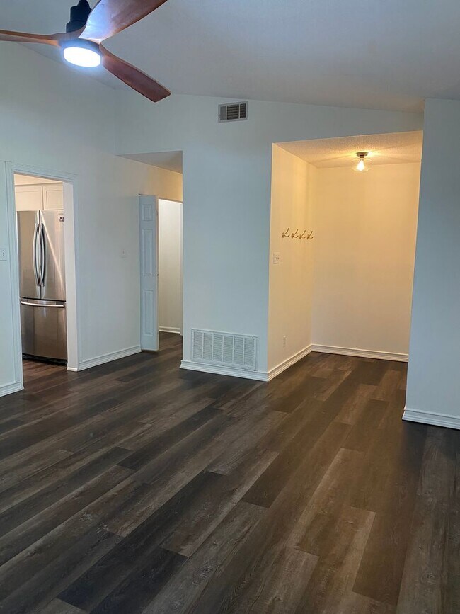 Foto del edificio - **Available Now** Great 3 Bedroom 2 Bath home on Coffee Bluff with Fenced Yard!!