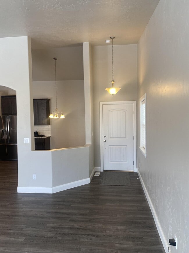 Building Photo - 1476 W Soldotna Dr