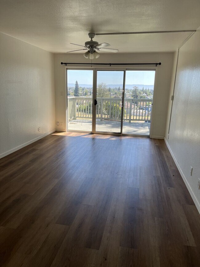 21403 Gary Dr, Hayward, CA 94546 Condo for Rent in Hayward, CA