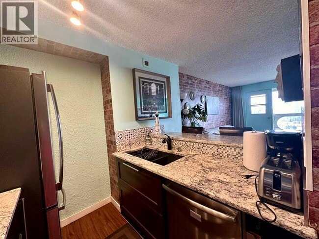 Building Photo - 2411-221-226 6 Ave SE