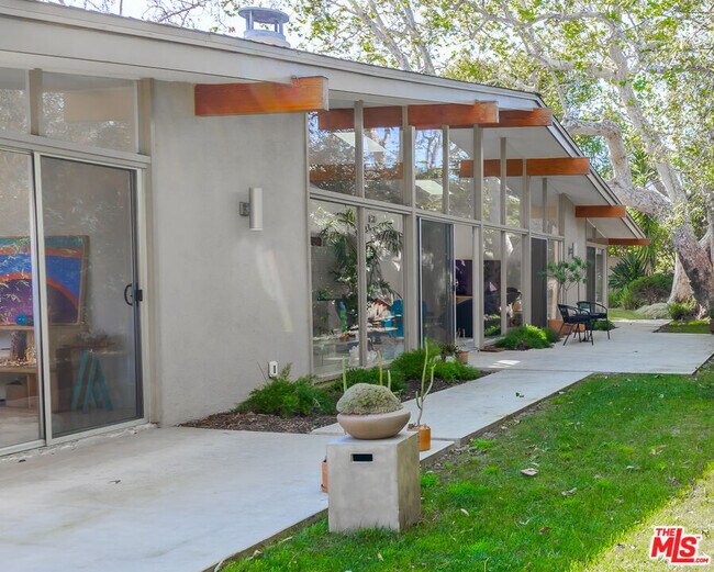 Building Photo - 30739 LA BRISA Dr