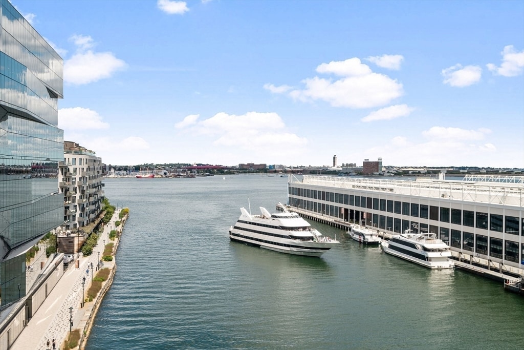 Primary Photo - 150 Seaport Blvd