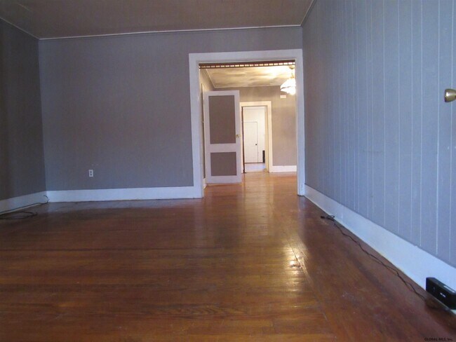 Building Photo - 555 Nott St