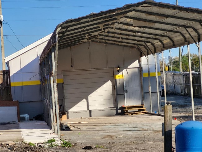 Photo - 1048 N US Hwy 17 92 House