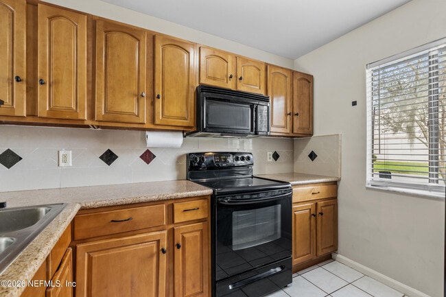 Foto del edificio - 8300 Plaza Gate Ln