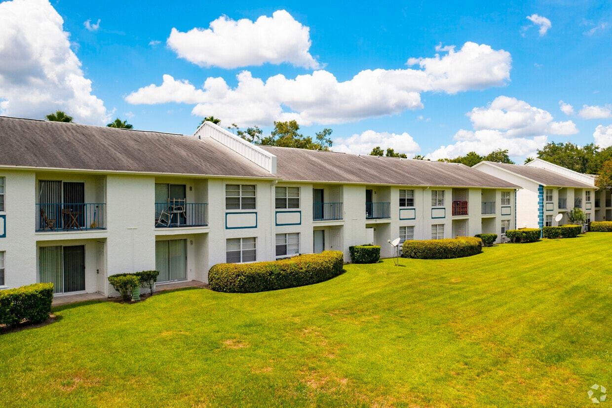 Bordeaux Village Condominiums Apartments in Tampa, FL