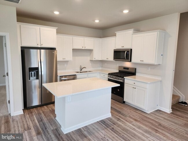 Building Photo - 39114 Sail Away Ln