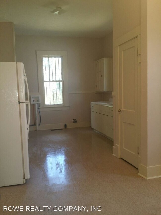 Building Photo - 3 br, 1.5 bath House - 2433 BELL STREET
