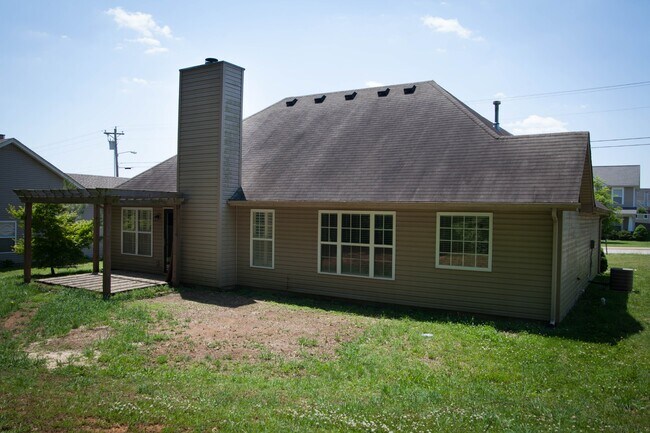 Foto del edificio - 3711 Ivanora Dr