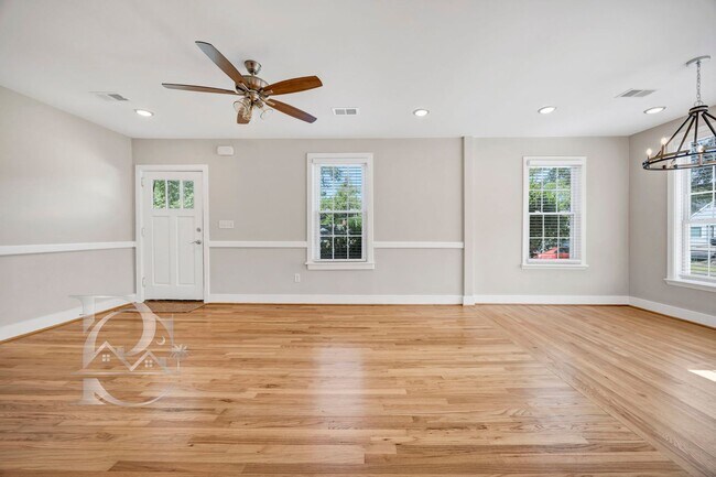 Building Photo - RENOVATED THREE BEDROOM IN ROSEWOOD