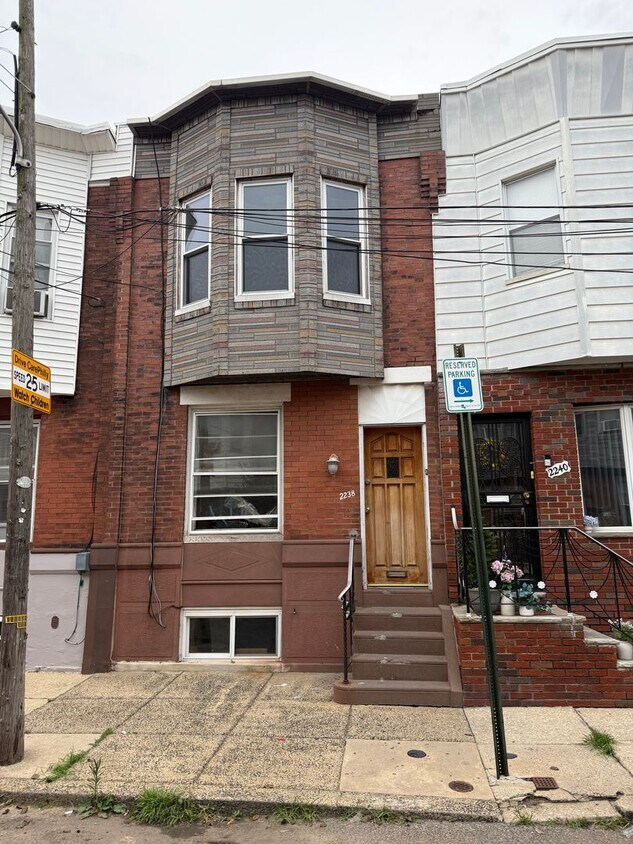 Foto principal - 2 Bedroom Home off of 22nd and Jackson Str...