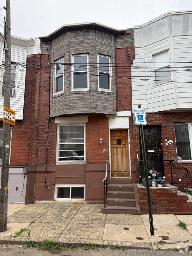 Building Photo - 2238 Winton St