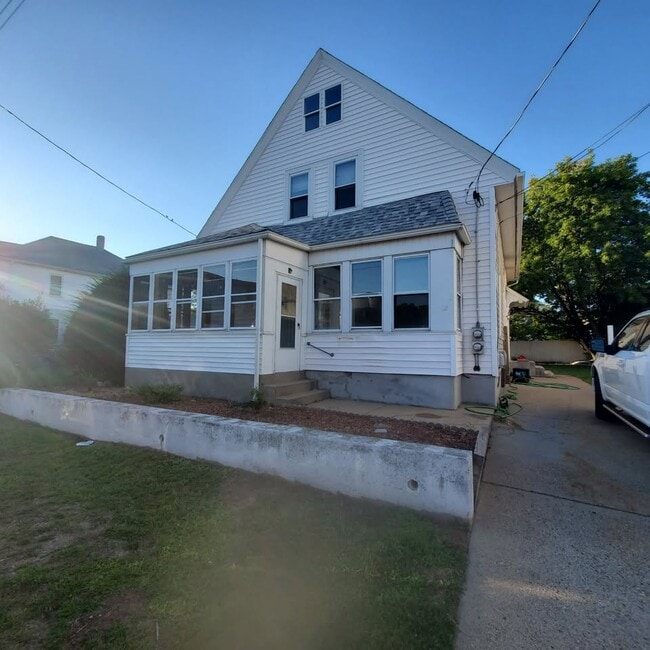 Building Photo - 116 Webster St