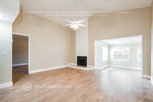 Building Photo - 701 Lakeside Pl