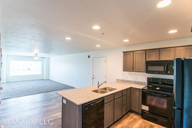 Building Photo - 3 br, 2 bath House - 543 S 850 E #202